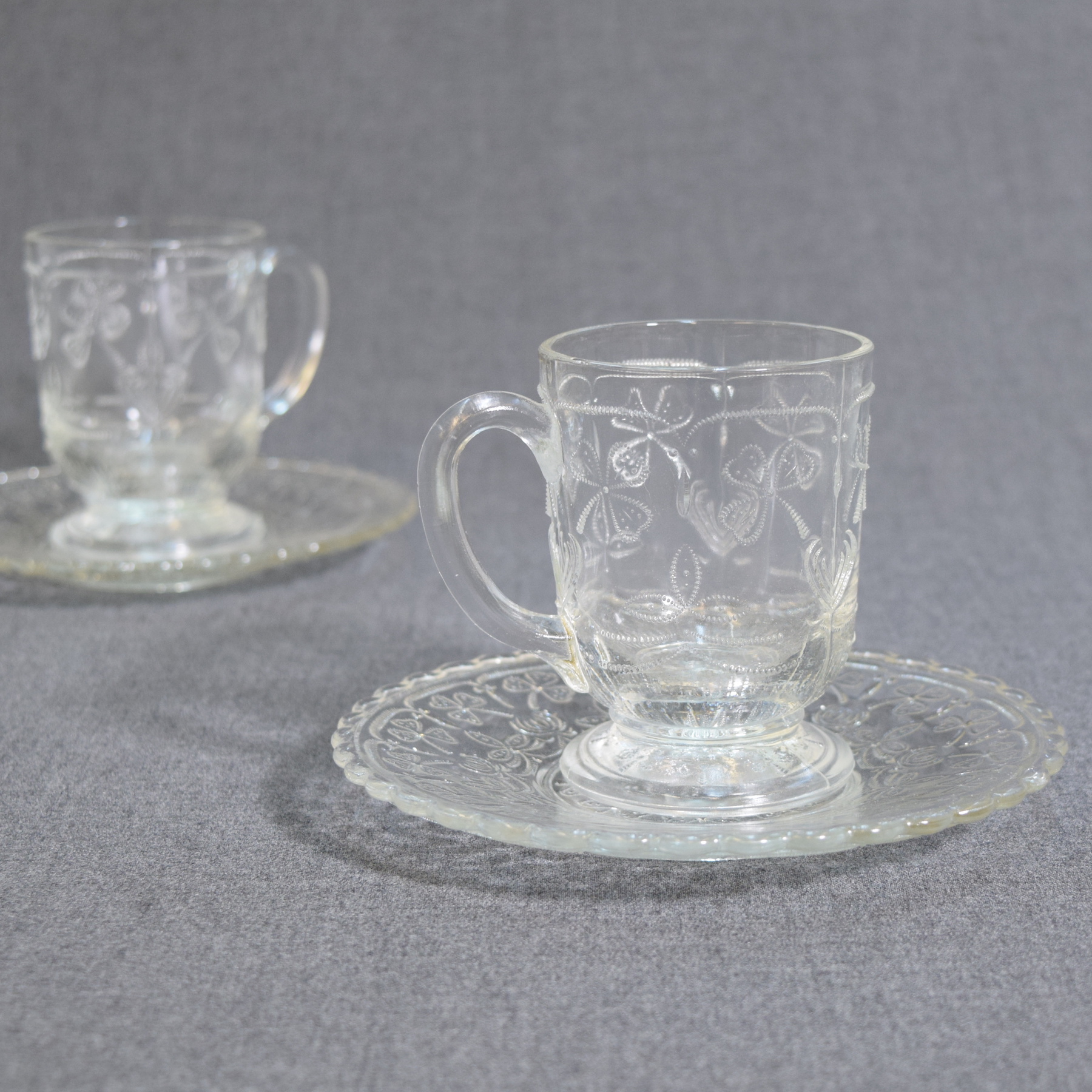 Nuutajärvi 1893/1977 Apila kahvikuppi ja aluslautanen