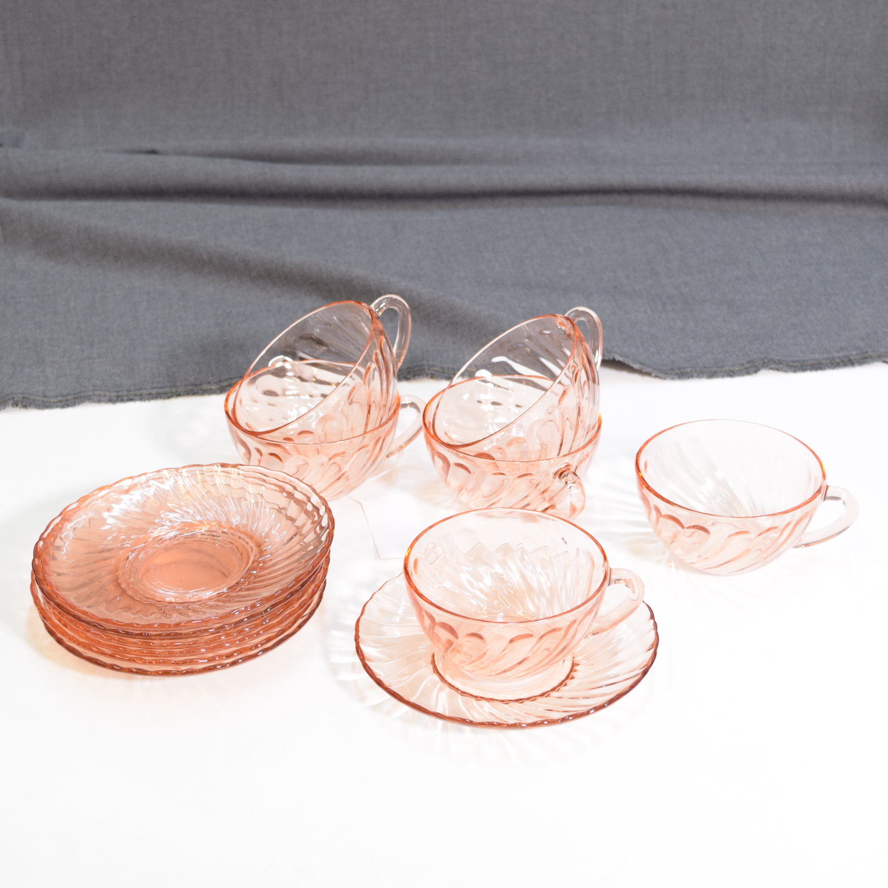 Arcoroc Rosaline Pink Swirl kahvikuppi ja aluslautanen 