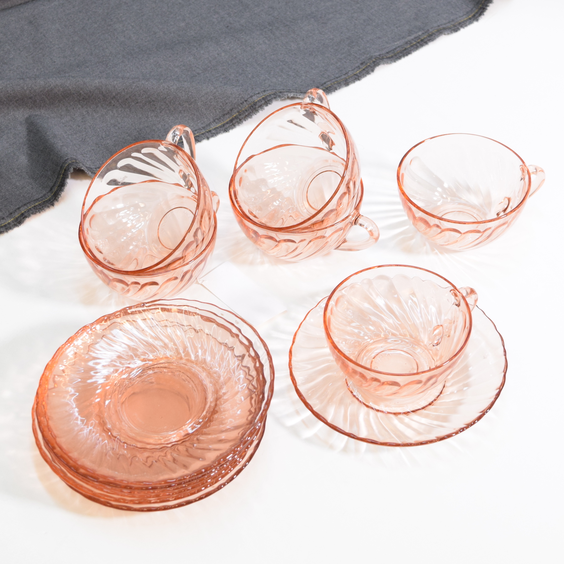 Arcoroc Rosaline Pink Swirl kahvikuppi ja aluslautanen 