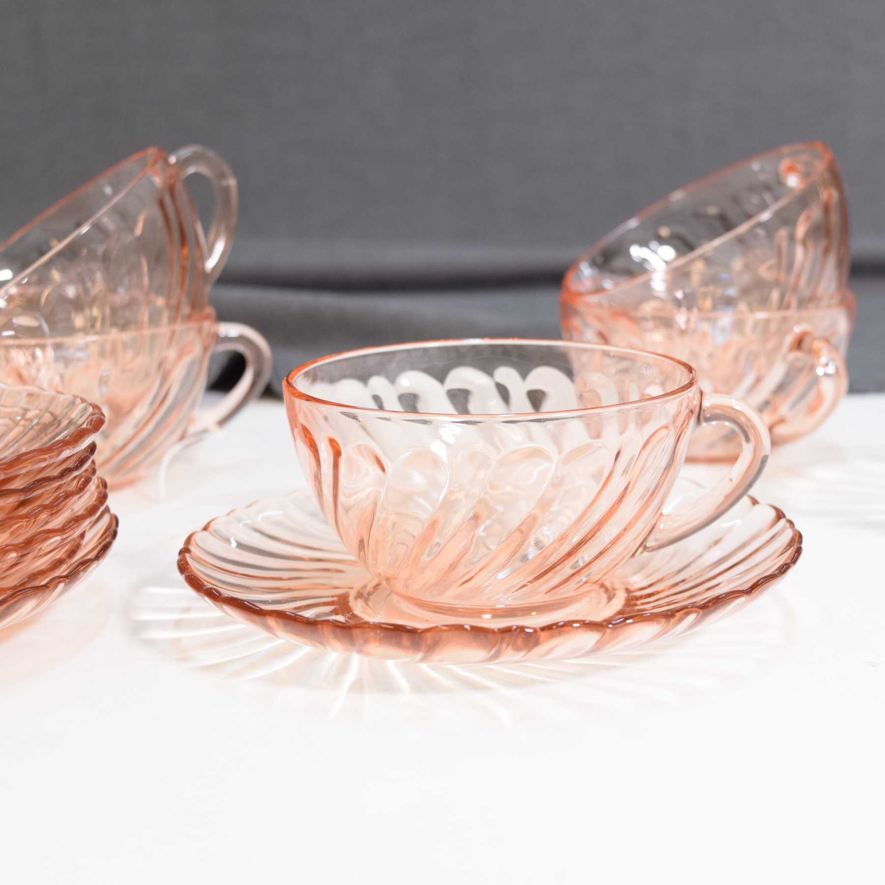 Arcoroc Rosaline Pink Swirl kahvikuppi ja aluslautanen 